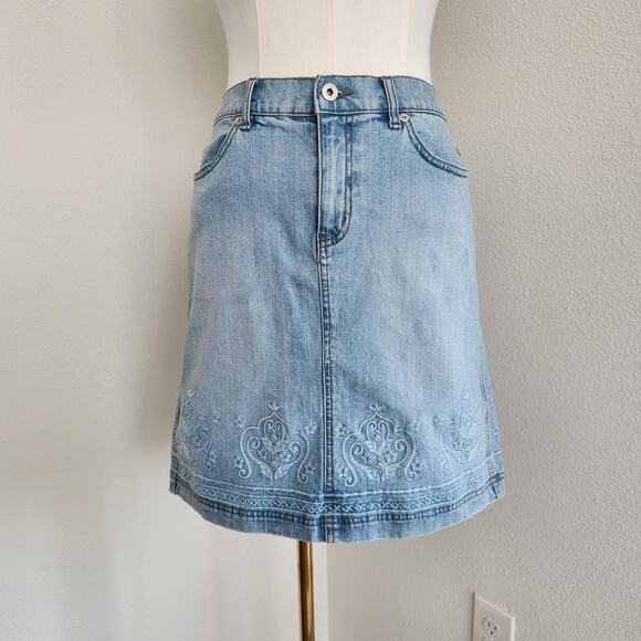 Y2K Axcess Liz Claiborne Light Wash Embroidered Denim Mini Skirt Size 12 - Picture 8 of 8